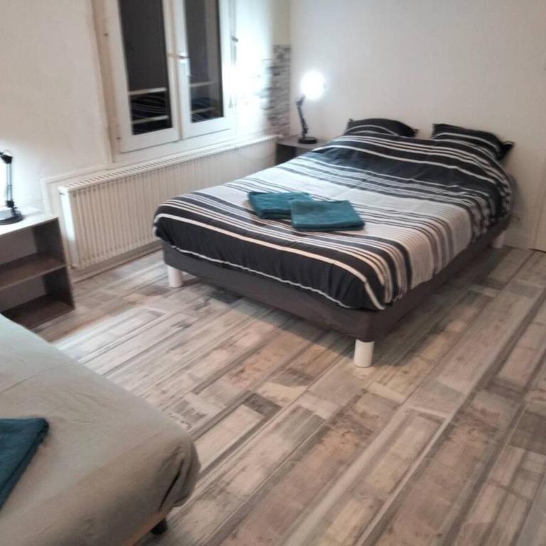 Chez Gaston - Two-Bedroom Deluxe Apartment with Garden View - 9