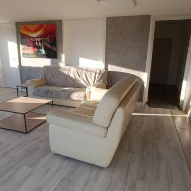 Chez Gaston - Two-Bedroom Deluxe Apartment with Garden View - 18