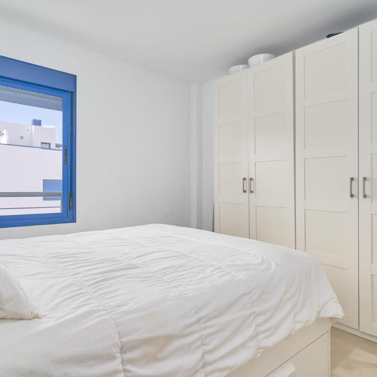Penthouse by the beach - Two-Bedroom Deluxe Apartment with Ocean View - 12