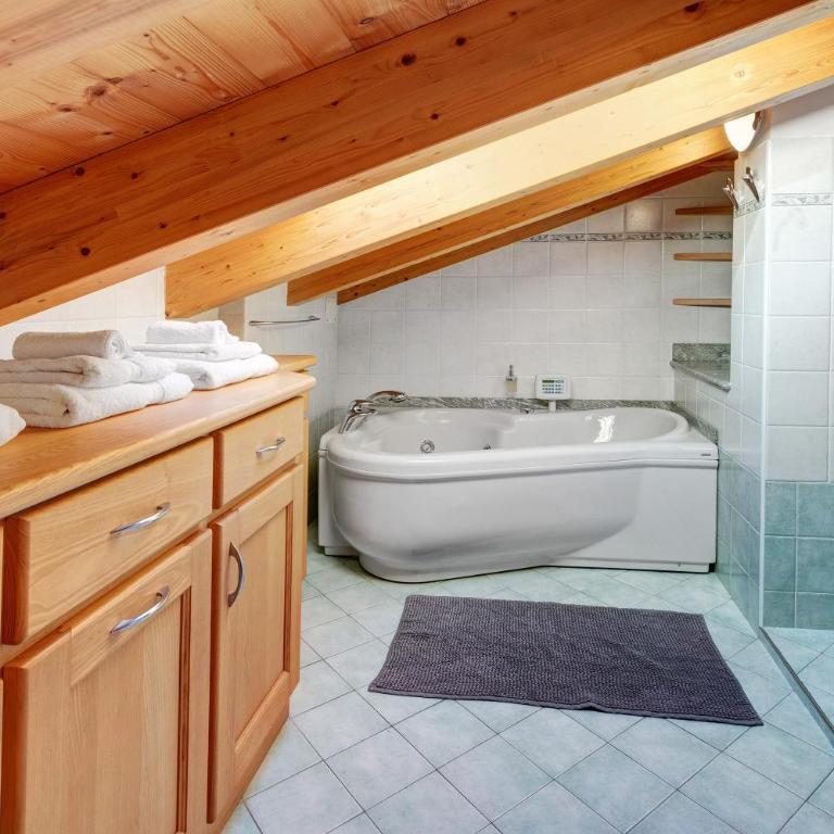 Mansarda Combo - Appartamento Deluxe con 2 Camere da Letto e Vista Giardino - 19