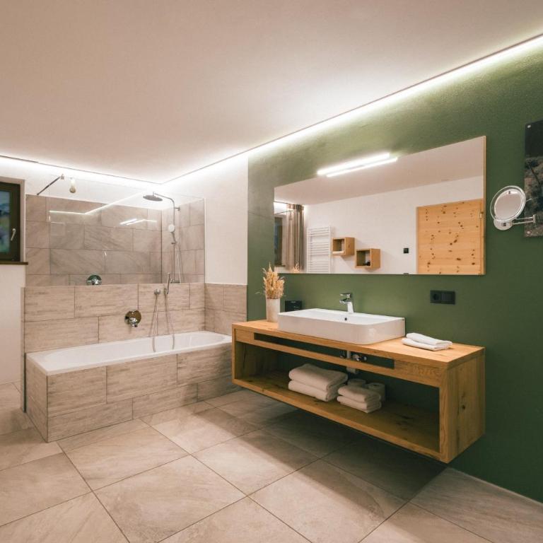 Archehof Hochzirm Lodge Anton - Apartamento Deluxe de 2 dormitorios con vistas al jardín - 15