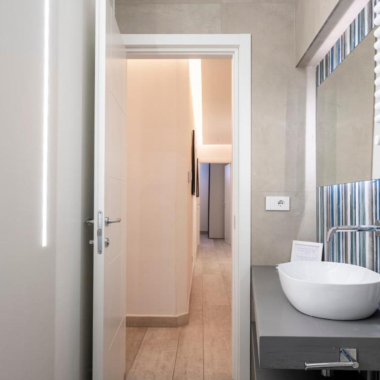 La Domus Firenze - Three-Bedroom House - 33