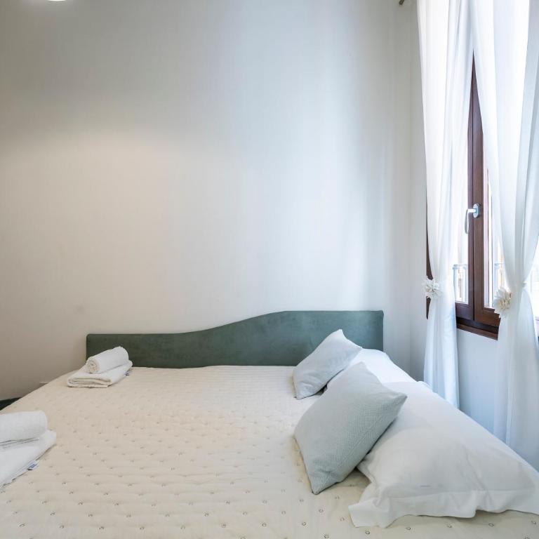 La Domus Firenze - Three-Bedroom House - 23