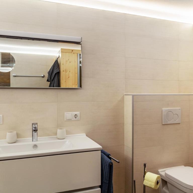 Ferienwohnung Galerie Kaiser - Superior Apartment mit 1 Schlafzimmer und Balkon - 17