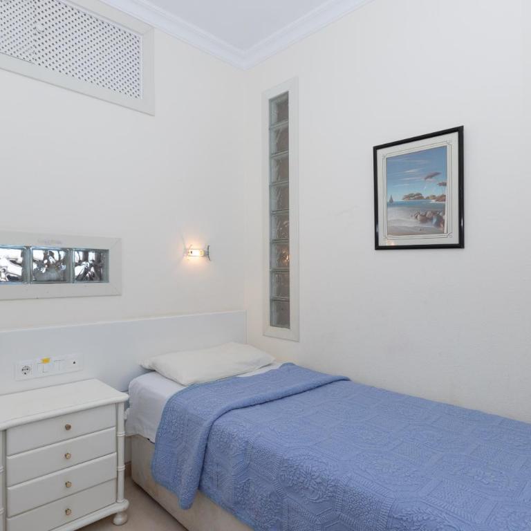 Sunny one bedroom apartment - Superior One-Bedroom Apartment with Balcony - 9