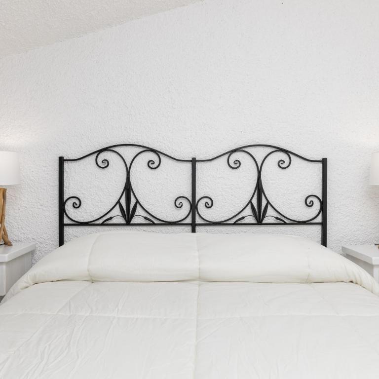Villa Carmen - Three-Bedroom House - 18