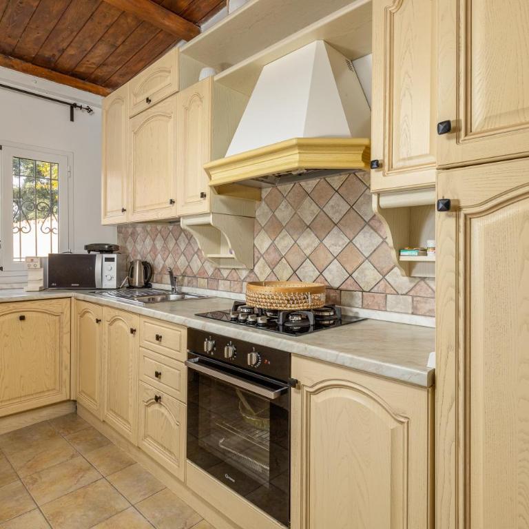 Villa Carmen - Three-Bedroom House - 15