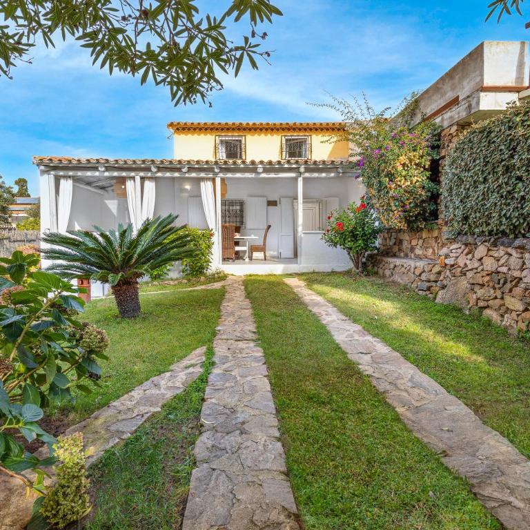 Villa Carmen - Three-Bedroom House - 2