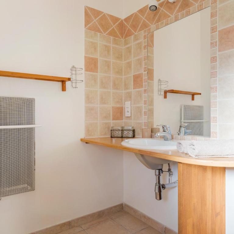 Le Petit Etang - Two-Bedroom House - 12