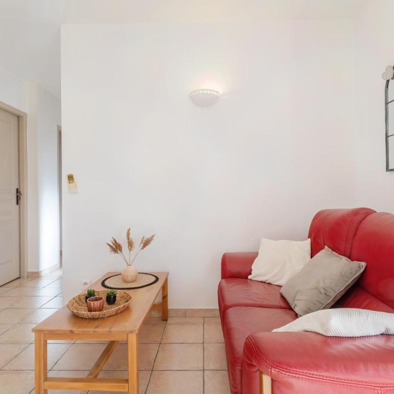 Le Petit Etang - Two-Bedroom House - 4