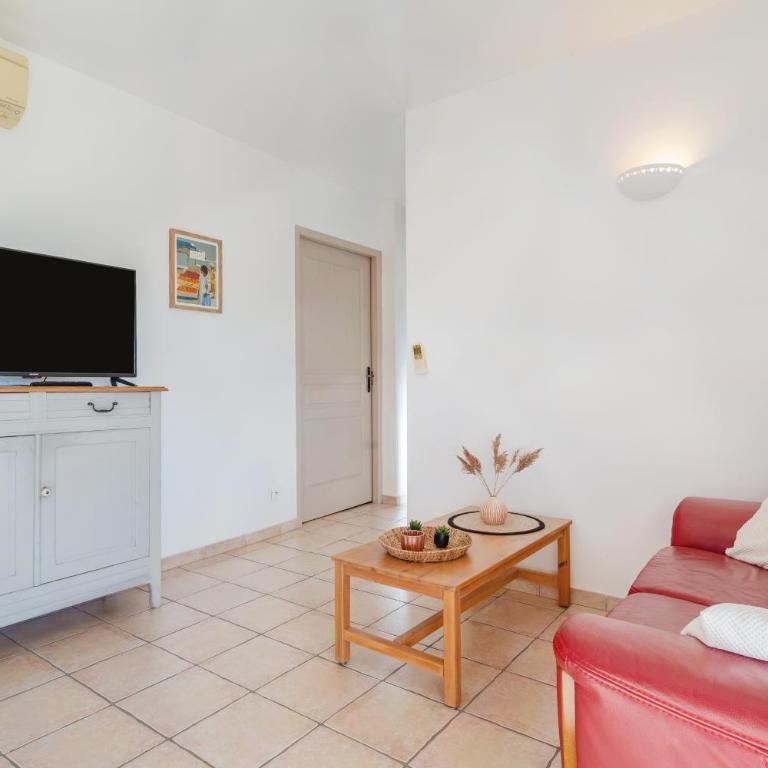 Le Petit Etang - Two-Bedroom House - 5