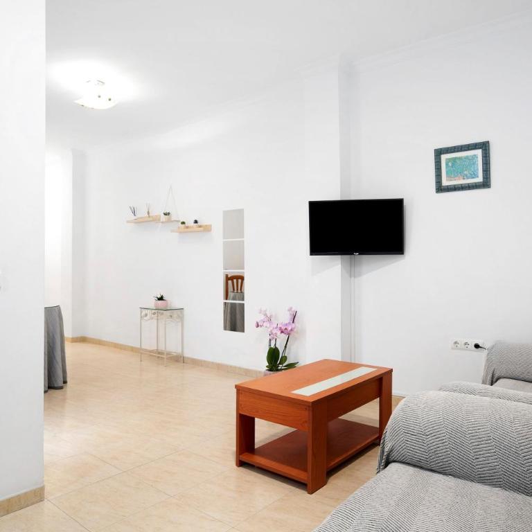 Aptº Jábega, Familias y Parejas - Apartamento con ducha - 3