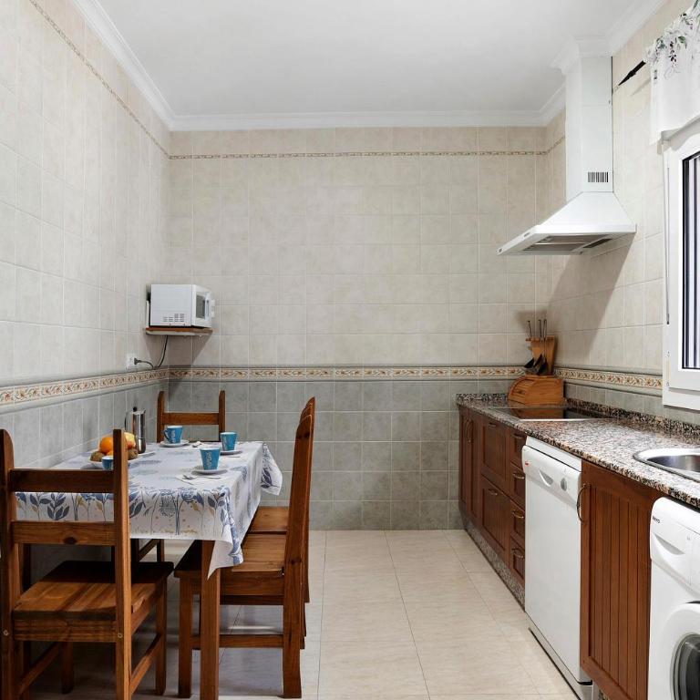Aptº Jábega, Familias y Parejas - Apartamento con ducha - 10