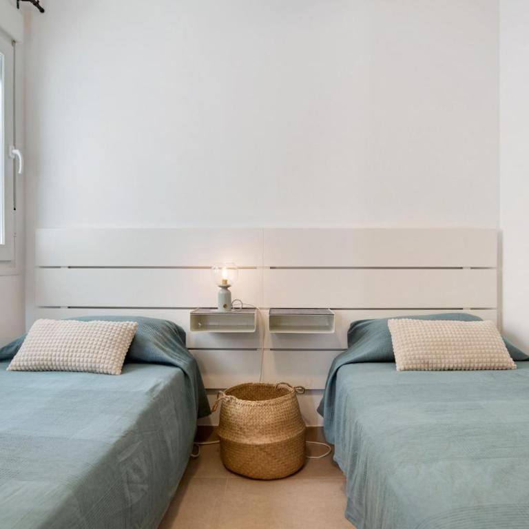Bajo Poniente - Two-Bedroom Deluxe Apartment with Ocean View - 21