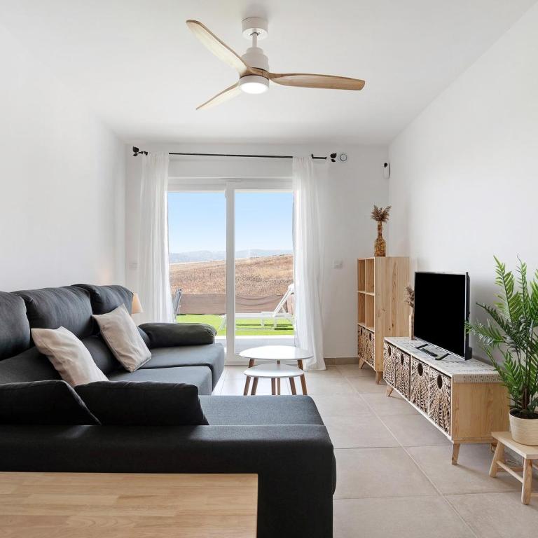 Bajo Poniente - Two-Bedroom Deluxe Apartment with Ocean View - 4