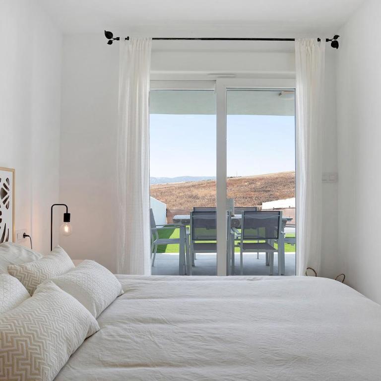 Bajo Poniente - Two-Bedroom Deluxe Apartment with Ocean View - 16