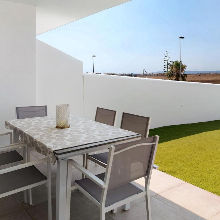 Bajo Poniente - Two-Bedroom Deluxe Apartment with Ocean View - 23