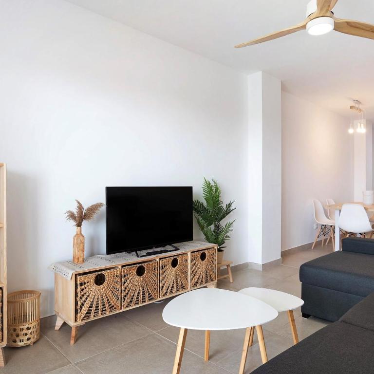 Bajo Poniente - Two-Bedroom Deluxe Apartment with Ocean View - 5