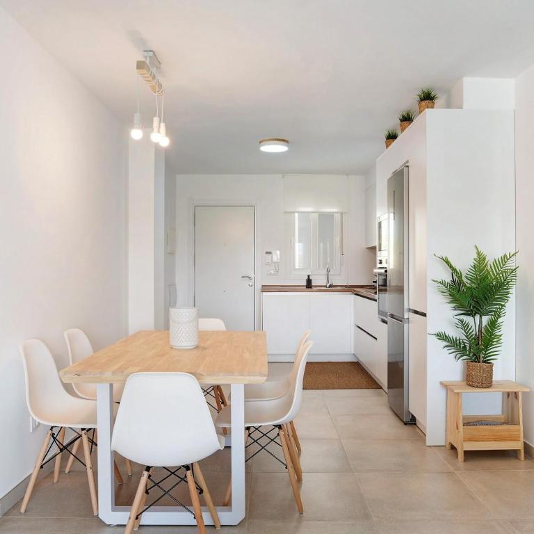 Bajo Poniente - Two-Bedroom Deluxe Apartment with Ocean View - 9
