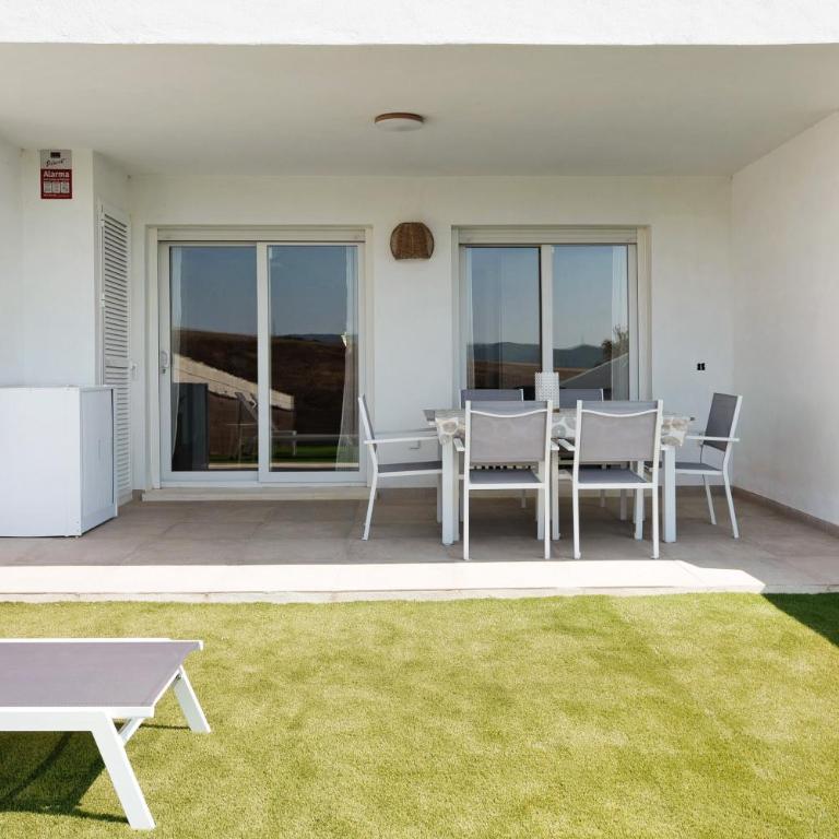 Bajo Poniente - Two-Bedroom Deluxe Apartment with Ocean View - 14
