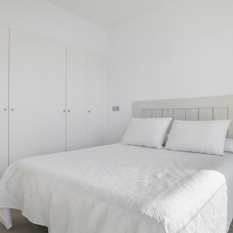 Casa África - Three-Bedroom Premium Apartment with Balcony - 12