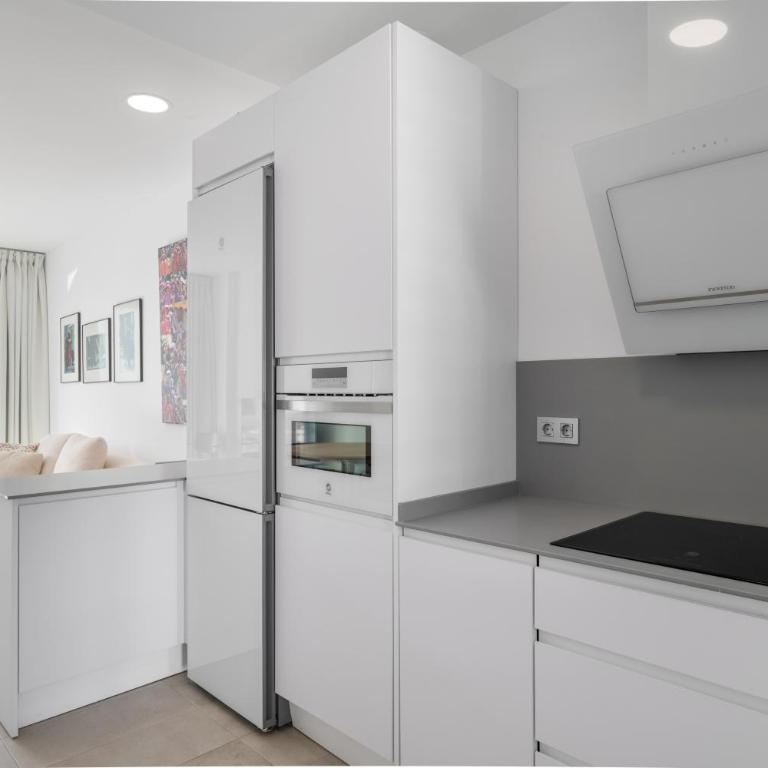 Casa África - Three-Bedroom Premium Apartment with Balcony - 8
