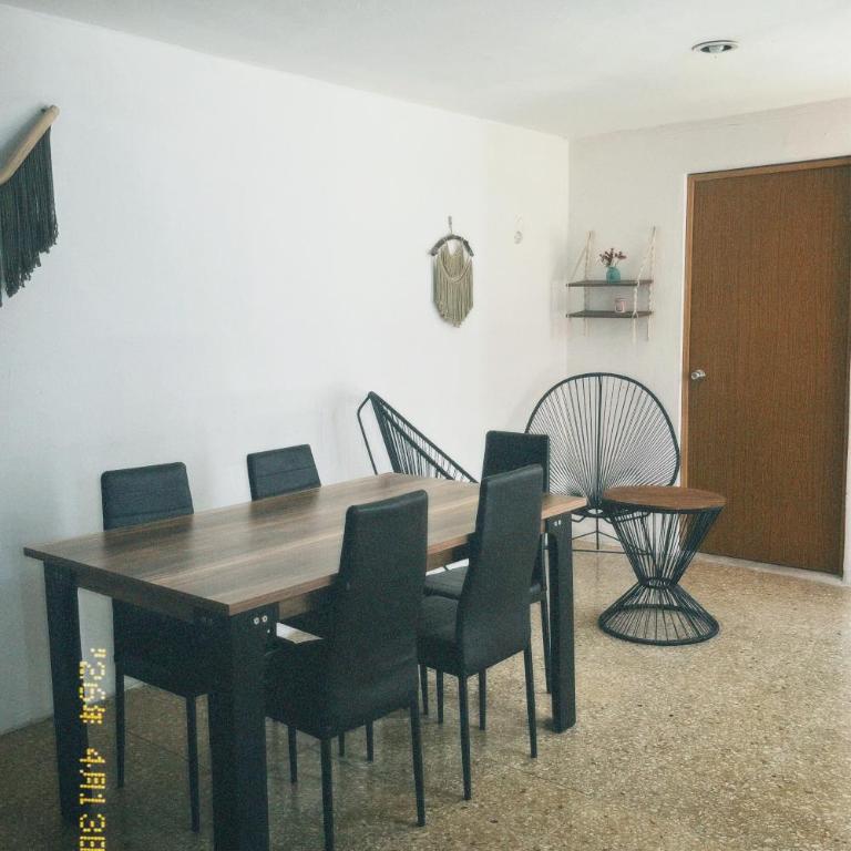 Casa Rouge Alojamiento Cerca de Uman - Three-Bedroom House - 1