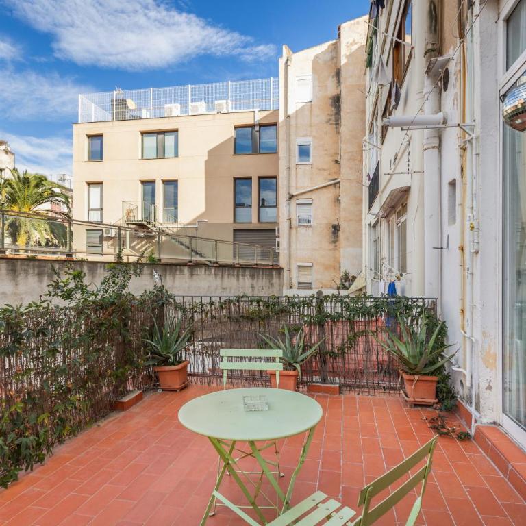 Lovely apartment with terrace - Two-Bedroom Deluxe Apartment with Balcony - 21