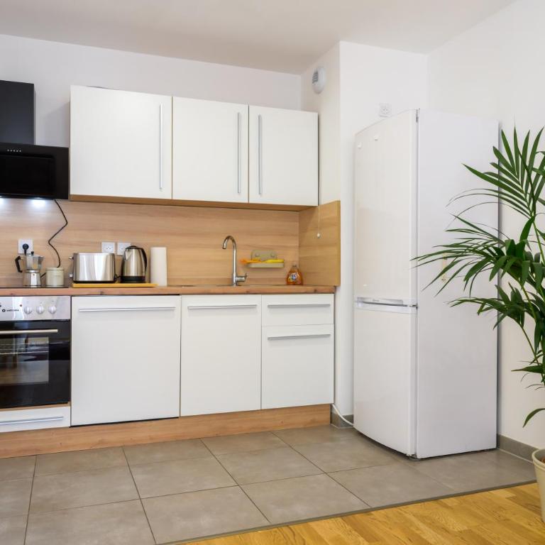 Colmar Chic - Deluxe-Apartment mit 2 Schlafzimmern und Gartenblick - 5