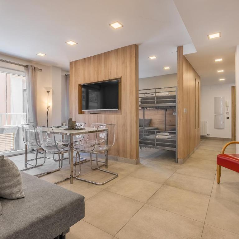 Family Catedral Centro - Three-Bedroom Premium Apartment with Balcony - 11