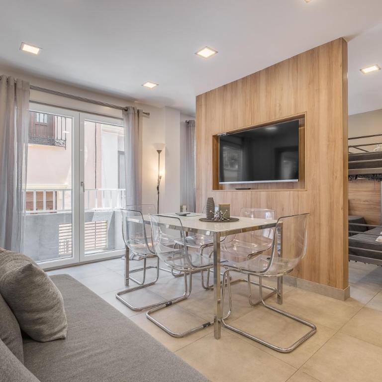 Family Catedral Centro - Three-Bedroom Premium Apartment with Balcony - 17