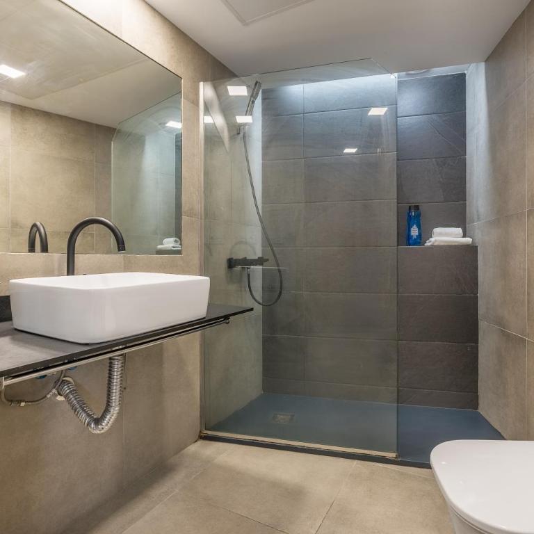 Family Catedral Centro - Three-Bedroom Premium Apartment with Balcony - 12