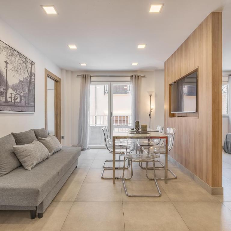 Family Catedral Centro - Three-Bedroom Premium Apartment with Balcony - 10