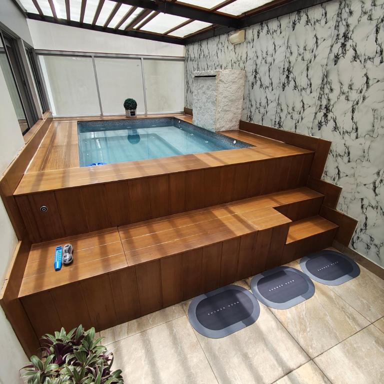 MIRAFLORES PISCINA TEMPERADA PENTHOUSE Piso 1 - Apartment - 5
