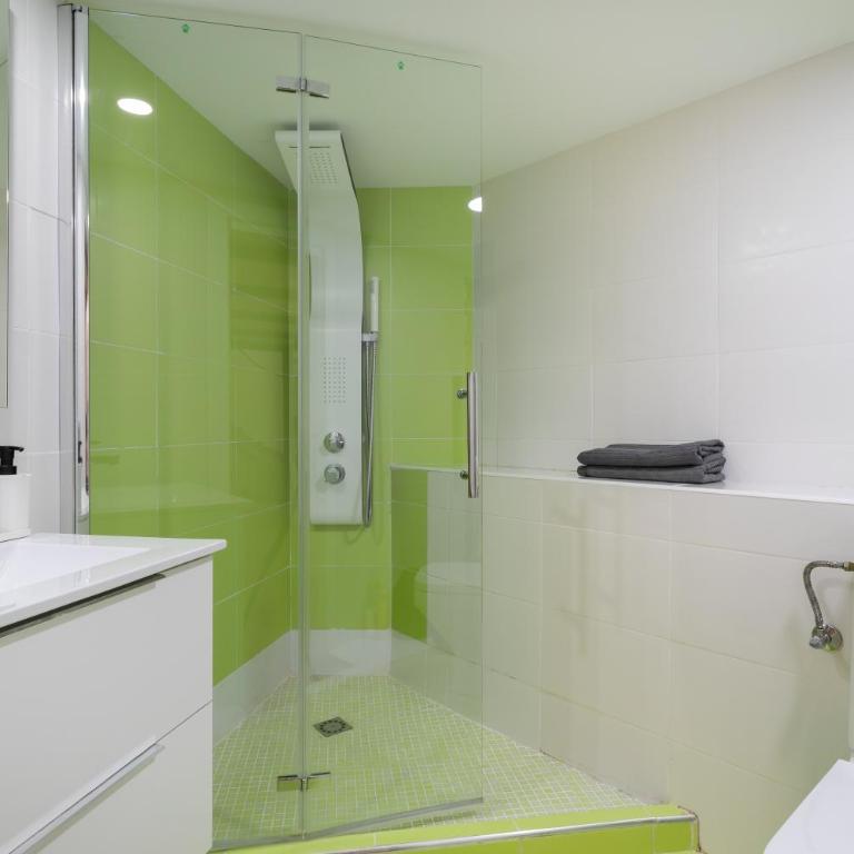 Alison's Loft - Apartment with Shower - 3