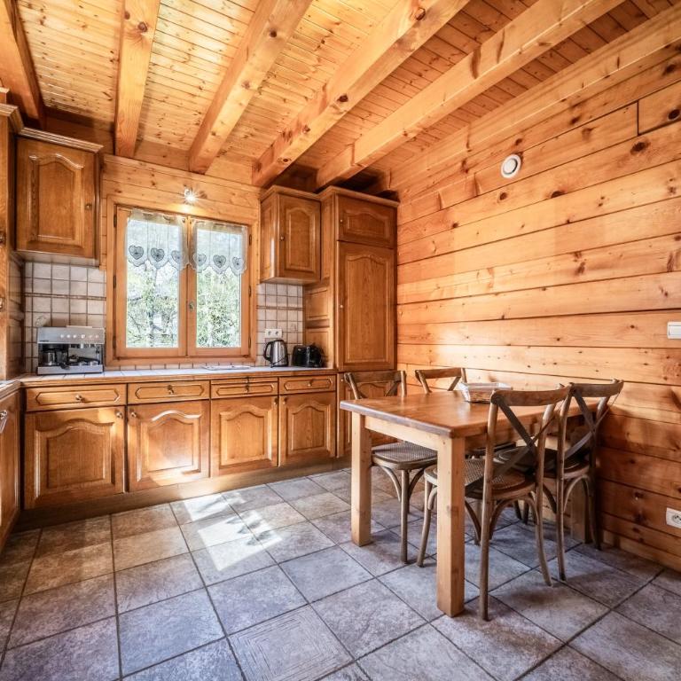Chalet Le Reposoir - 3 étoiles - Three-Bedroom Chalet - 11