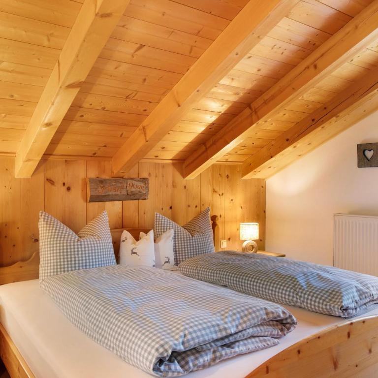 Ferienwohnung Bergkristall - Deluxe-Apartment mit 2 Schlafzimmern und Gartenblick - 1