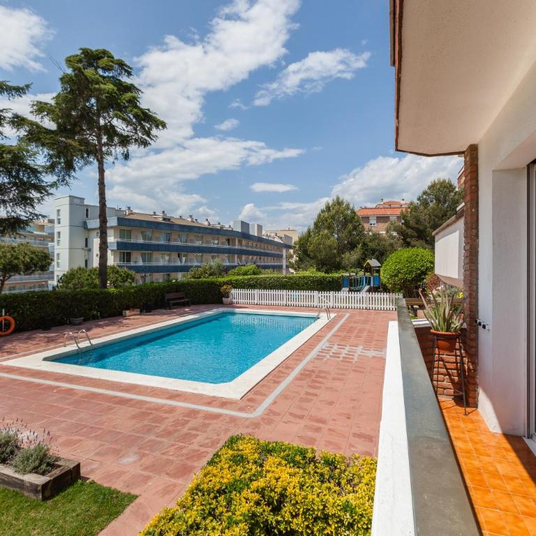 Fada Lloret - Apartamento de 1 dormitorio con vistas al jardín - 2