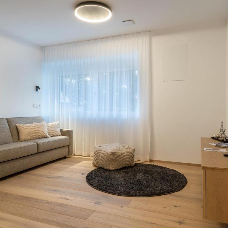 Mountain Meadows Apt 4 - Appartamento Deluxe con 2 Camere da Letto e Vista Giardino - 2