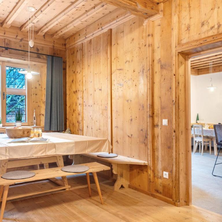 Alpin Chalet Samer Apt Bauernstube - Appartement 3 Chambres Premium avec Balcon - 7