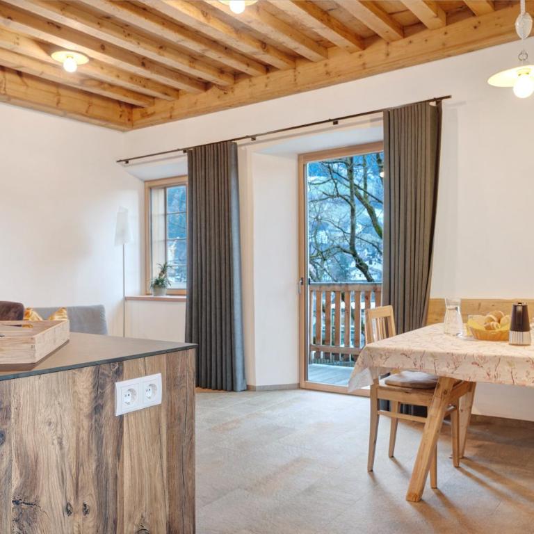 Alpin Chalet Samer Apt Bauernstube - Appartement 3 Chambres Premium avec Balcon - 15