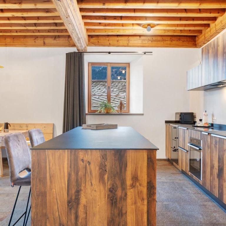 Alpin Chalet Samer Apt Bauernstube - Appartement 3 Chambres Premium avec Balcon - 8