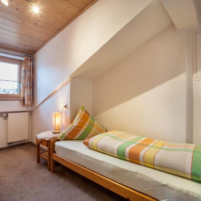 Ferienwohnung Schloßberg - Deluxe-Apartment mit 2 Schlafzimmern und Gartenblick - 11