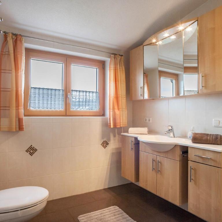 Ferienwohnung Schloßberg - Deluxe-Apartment mit 2 Schlafzimmern und Gartenblick - 13