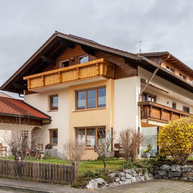 Ferienwohnung Schloßberg - Deluxe-Apartment mit 2 Schlafzimmern und Gartenblick - 1