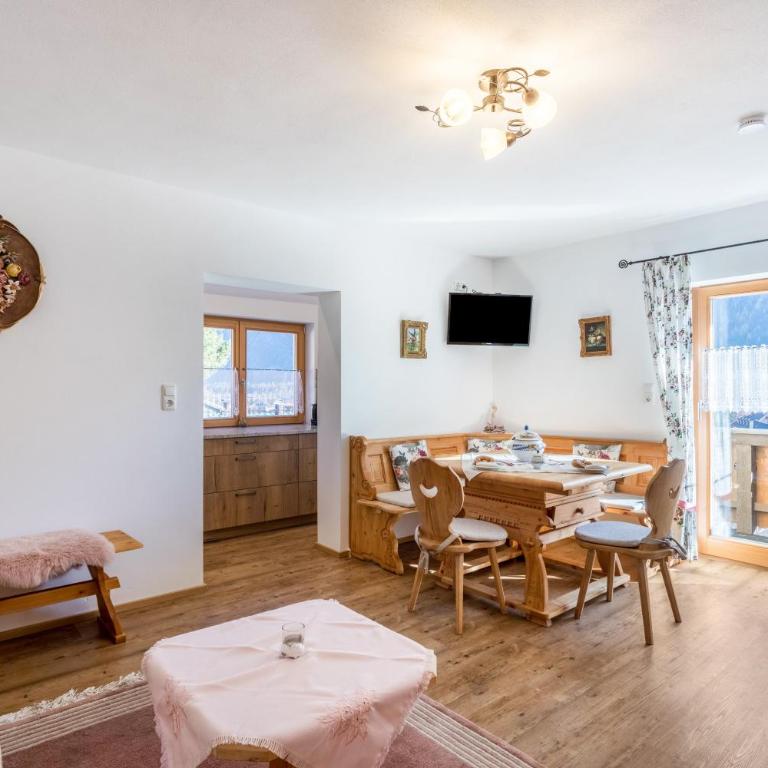 Ferienwohnung Rosenquarz - Superior Apartment mit 1 Schlafzimmer und Balkon - 1