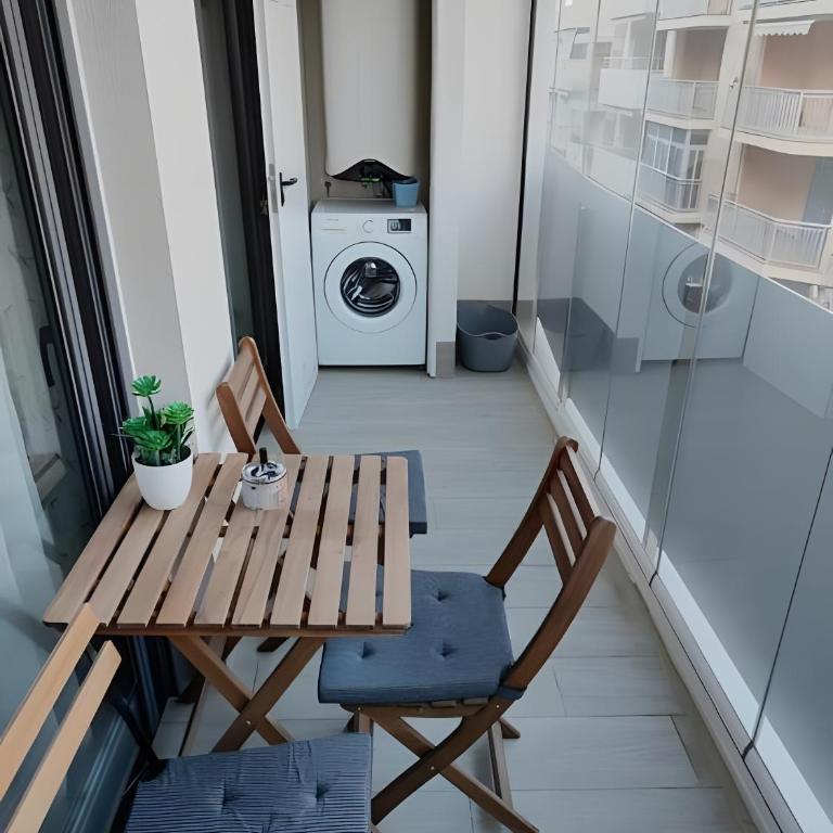 Ferienwohnung mit Pool 50m Strand - Two-Bedroom Deluxe Apartment with Balcony - 32