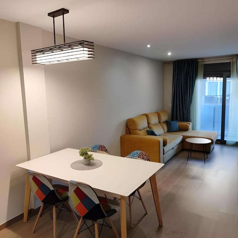 Ferienwohnung mit Pool 50m Strand - Two-Bedroom Deluxe Apartment with Balcony - 7