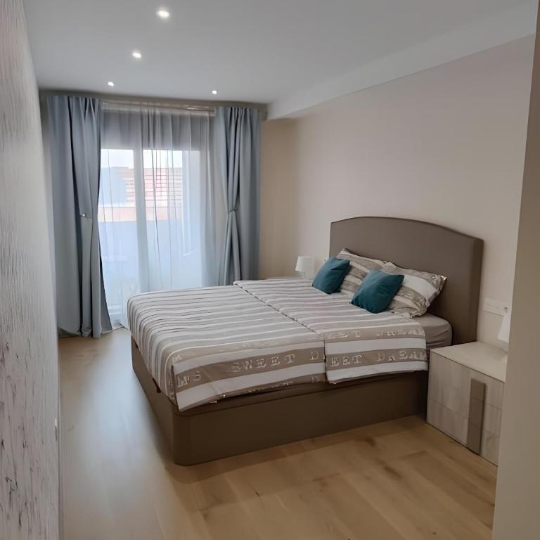 Ferienwohnung mit Pool 50m Strand - Two-Bedroom Deluxe Apartment with Balcony - 25