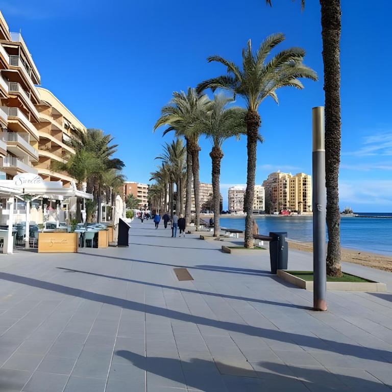 Ferienwohnung mit Pool 50m Strand - Two-Bedroom Deluxe Apartment with Balcony - 34